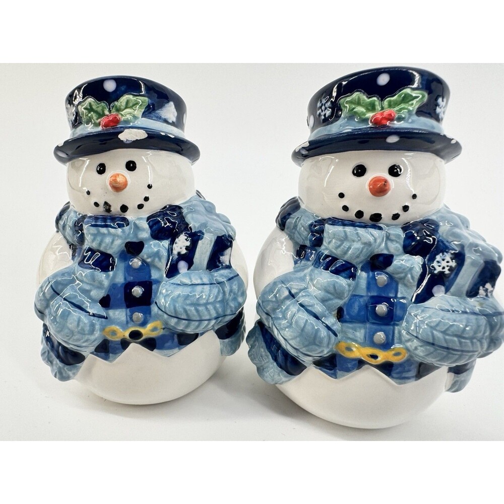 Ceramic Hugging Snowmen Salt & Pepper Shakers Blue White Winter Set - Picture 8 of 12